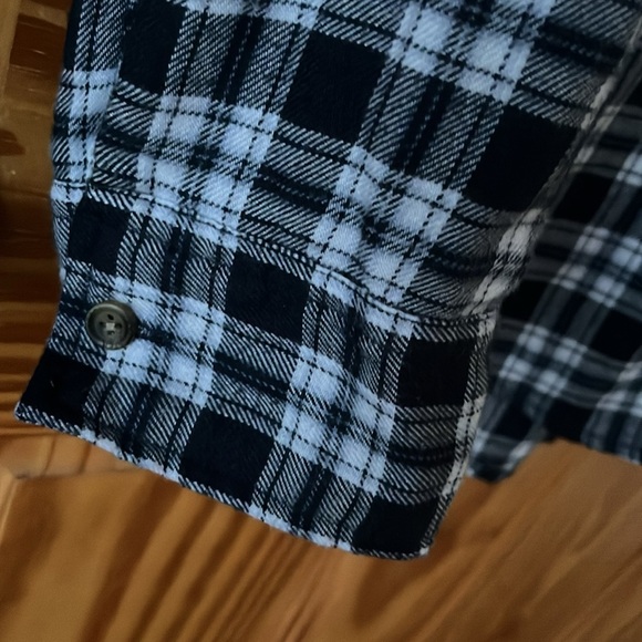 Hollister Flannel Shirt - Size Small - Picture 6 of 8